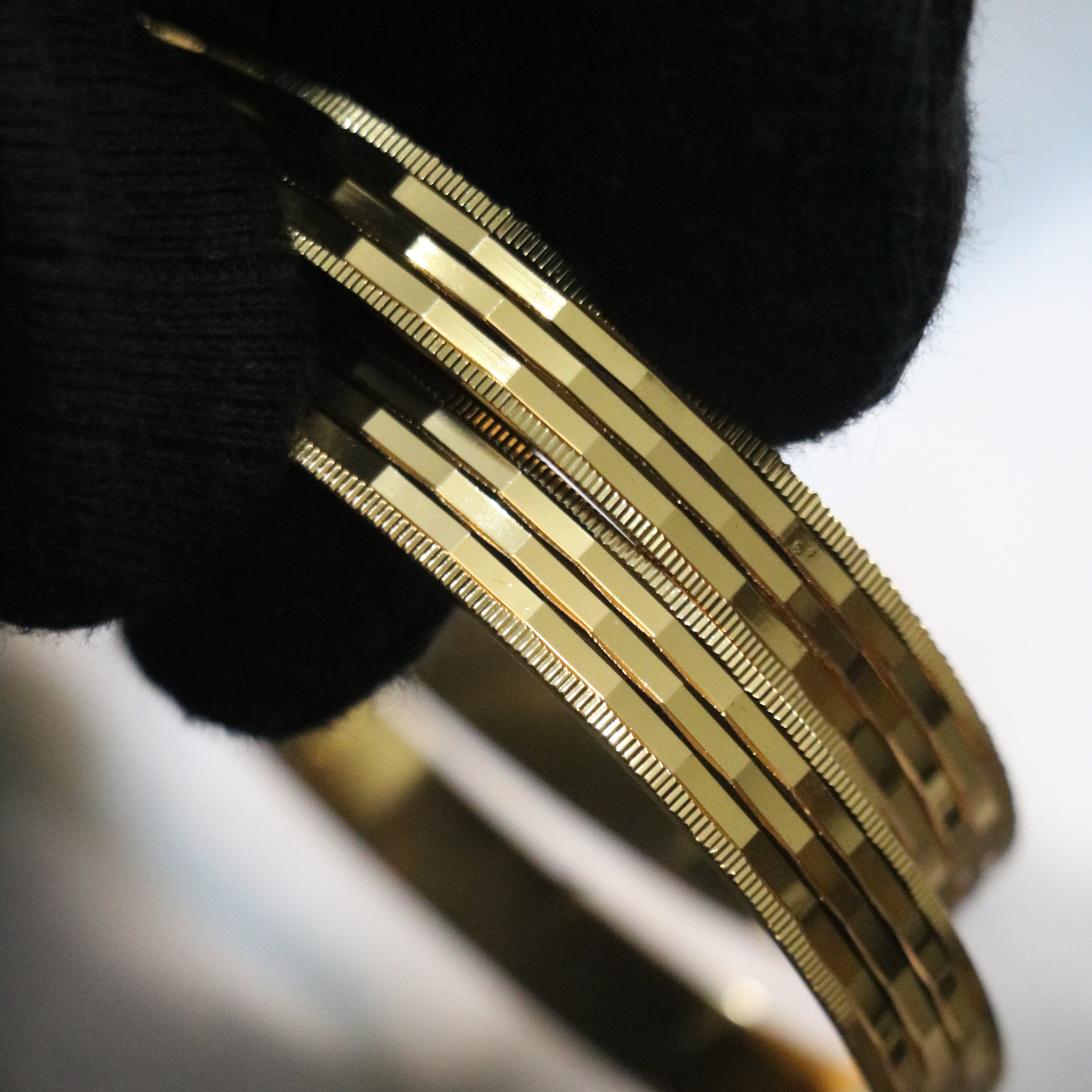 2 PCS Golden Linear Pattern Bangles – Timeless Elegance for Every Occasion